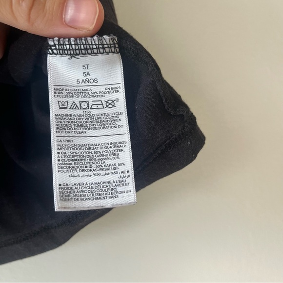 🌼 5/$25 Old Navy LOVE Pride Graphic Tee 5T Black Rainbow Shirt Unisex Kids - Picture 4 of 9